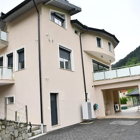 Majetic Na Uni Villa Bihać