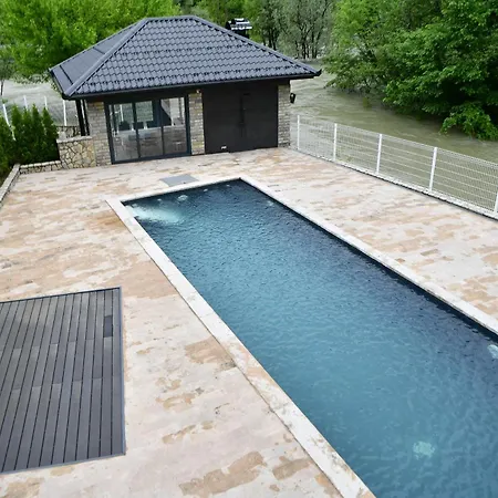 Majetic Na Uni Villa Bihać