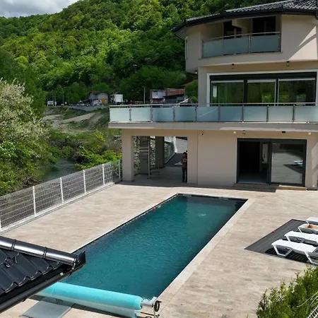 Villa Majetic Na Uni Bihać