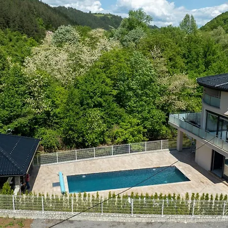 Majetic Na Uni Villa